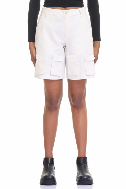 Oversized shorts | Streetwear shorts | Streetwear shorts | mens streetwear | womens streetwear | unisex streetwear | men shorts | women shorts | men oversized | women oversized | handmade | summer shorts | summer shorts | outwear shorts | relaxed fit shorts | kokobongo shorts | indian streetwear |  casual shorts | queer fashion | fashion for all | white shorts | outwear shorts 